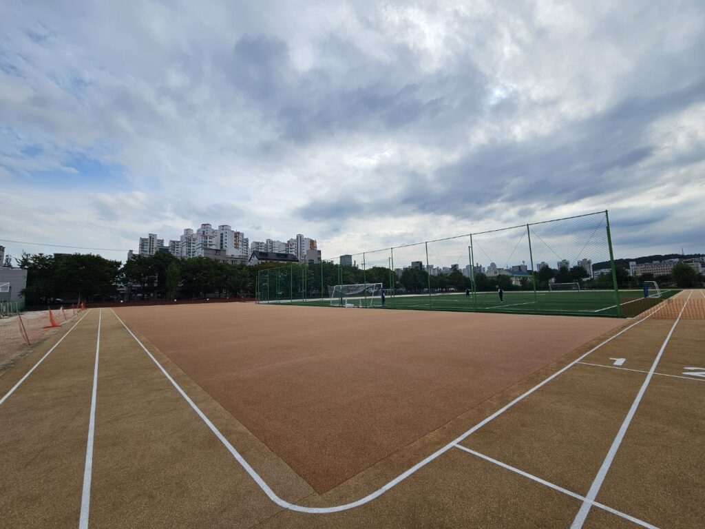 경상남도 진주시 진주기계공업고등학교 농구장 및 족구장