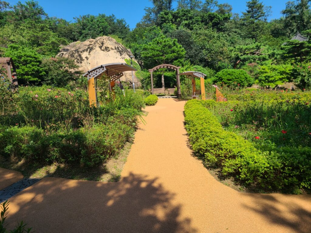 서울시 서대문구 홍은동 백련근린공원 성시경숲길
